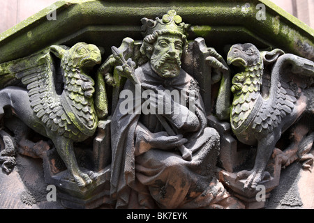 Griffin et Roi gargouille à la cathédrale de Chester, Cheshire, Royaume-Uni Banque D'Images