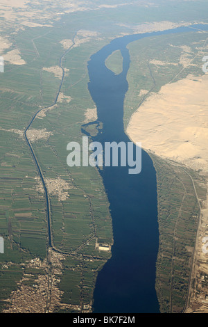 Vue aérienne de la rivière du Nil près d'Assouan Banque D'Images