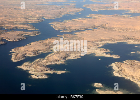 Vue aérienne du lac Nasser près d'Aswan Banque D'Images