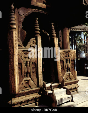 Bagaya Kyaung monastère datant du début du xxe siècle, tout en bois, Ava, Myanmar (Birmanie), l'Asie Banque D'Images