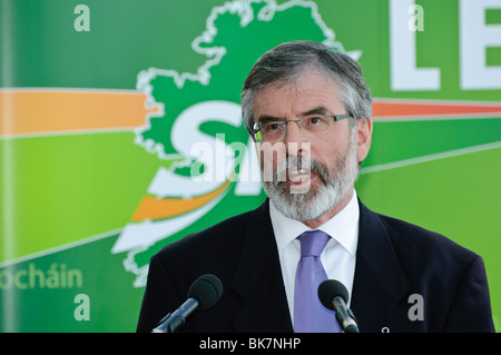 Gerry Adams, président du Sinn Fein, lors du lancement de l'élection générale 2010 manifesto Banque D'Images