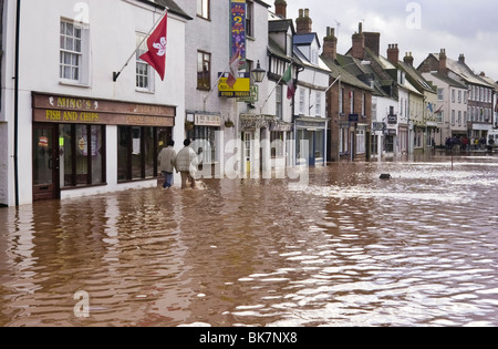 L'inondation du chinois à emporter et locaux commerciaux après de fortes pluies en Brookend Ross on Wye, Herefordshire Angleterre UK Banque D'Images