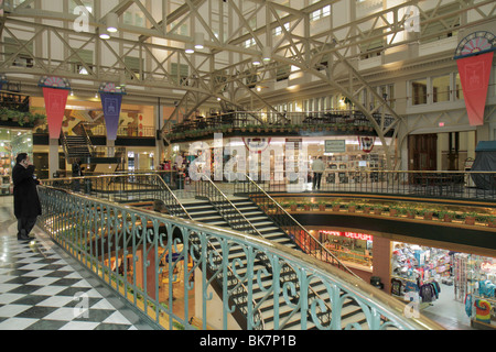 Washington DC,Pennsylvania Avenue,Old Post Office Pavilion,bâtiment,rénovation,atrium,magasin,magasins,entreprises,quartier,shopping shoppers shop Banque D'Images