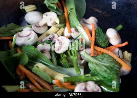 De style oriental au wok de légumes sautés Banque D'Images