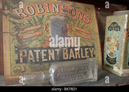 Alexandria Virginia,Old Town,South Fairfax Street,quartier historique,Stabler Leadbeater Apothecary Museum,chimiste,Old fashioned,Early America,bottle,ol Banque D'Images