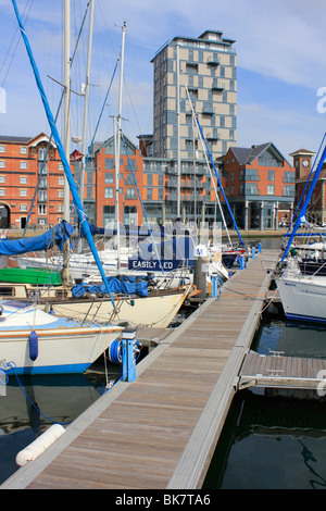 Ouvert en 2000, Ipswich Haven Marina est le 250-installation d'amarrage situé dans le bassin à flot dans le port d'Ipswich. Banque D'Images