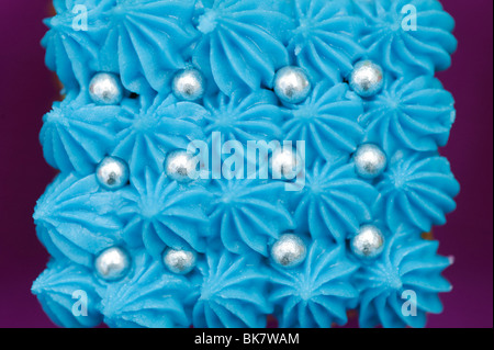 Des gâteaux glacés individuels carrés Banque D'Images