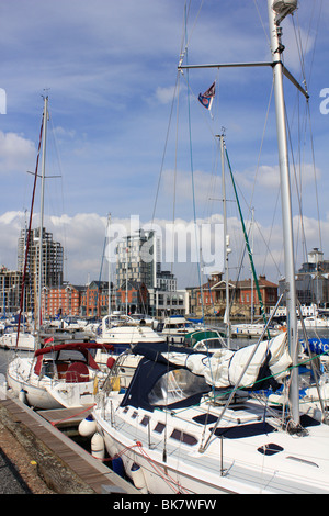 Ouvert en 2000, Ipswich Haven Marina est le 250-installation d'amarrage situé dans le bassin à flot dans le port d'Ipswich. Banque D'Images