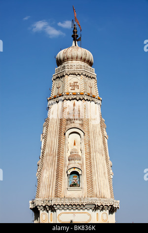 Toit d'un temple hindi avec swaviska à Mandawa rajasthan dans indi Banque D'Images