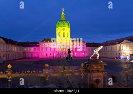 L'Europe, Allemagne, Berlin, Schloss Charlottenburg, (château de Charlottenburg), illuminé la nuit Banque D'Images