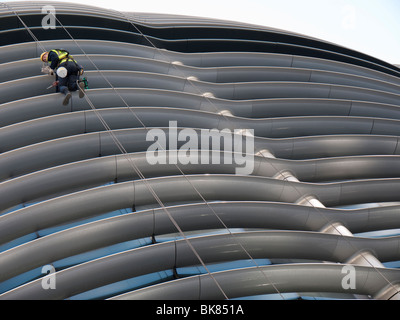 The Walbrook, bureaux de Vanguard Asset Management et Worldpay, avec polissage de l'extérieur de l'immeuble à la corde, Londres, Royaume-Uni Banque D'Images