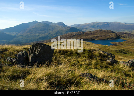 Snowdon (Yr Wyddfa) et le Glyder de Ysgafell Wen dans la chaîne Moelwyn, Snowdonia, au nord du pays de Galles, Royaume-Uni Banque D'Images