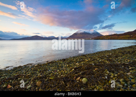 Les Braes sont un groupe de villages près de Portree sur l'île de Skye. Dans la distance sont les montagnes Cuillin. Banque D'Images