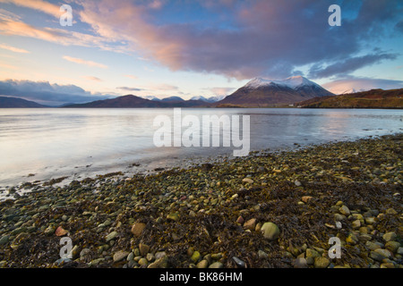 Les Braes sont un groupe de villages près de Portree sur l'île de Skye. Dans la distance sont les montagnes Cuillin. Banque D'Images