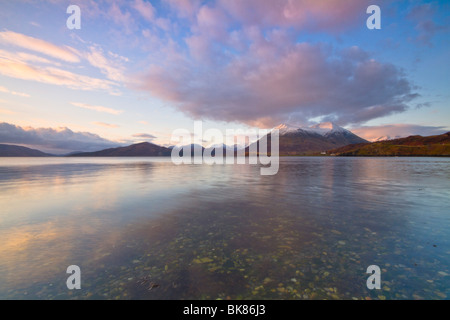 Les Braes sont un groupe de villages près de Portree sur l'île de Skye. Dans la distance sont les montagnes Cuillin. Banque D'Images