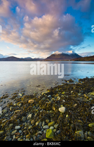 Les Braes sont un groupe de villages près de Portree sur l'île de Skye. Dans la distance sont les montagnes Cuillin. Banque D'Images