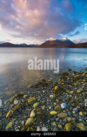 Les Braes sont un groupe de villages près de Portree sur l'île de Skye. Dans la distance sont les montagnes Cuillin. Banque D'Images