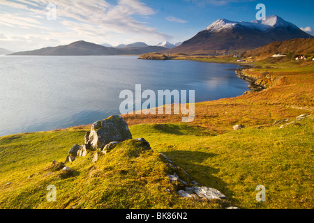 Les Braes sont un groupe de villages près de Portree sur l'île de Skye. Dans la distance sont les montagnes Cuillin. Banque D'Images