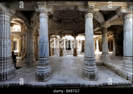 Kalayanji Pedhi Seth Anandji, Jain temple, Temple complexe Adinatha, portique, Ranakpur, Rajasthan, Inde du Nord, l'Inde, l'Asi Banque D'Images