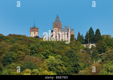 Schloss château Drachenburg sur Drachenfels, rocher du dragon, Bonn, Berlin, Germany, Europe Banque D'Images