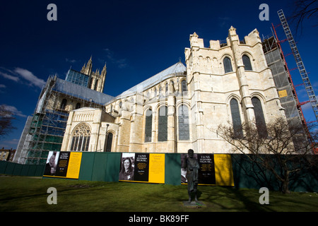Les échafaudages autour de la Cathédrale de Canterbury à faire des travaux de restauration dans le Kent, UK. Banque D'Images