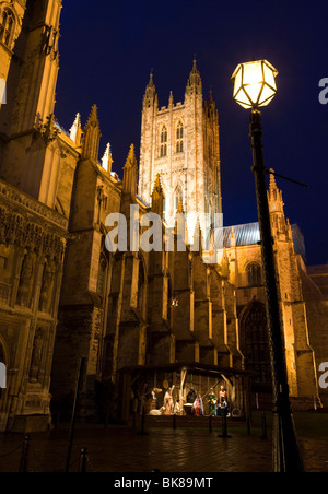 Avec blocage de Noël crèche de Noël à la Cathédrale de Canterbury dans le Kent, UK. Banque D'Images