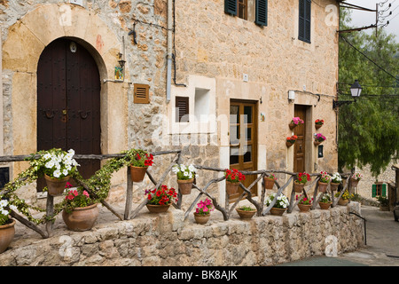 Street à Valldemossa, montagnes de Tramuntana, Mer Méditerranée, Mallorca, Majorque, Îles Baléares, Espagne, Europe Banque D'Images