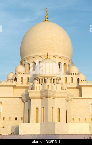 La Grande Mosquée de Sheikh Zayed à Abu Dhabi, capitale des Emirats Arabes Unis. Banque D'Images
