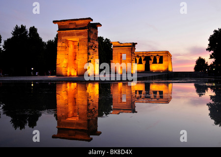 Templo de Debod, temple nubien, crépuscule, un cadeau du gouvernement égyptien à l'Espagne en 1968, Madrid, Espagne, la péninsule ibérique, E Banque D'Images