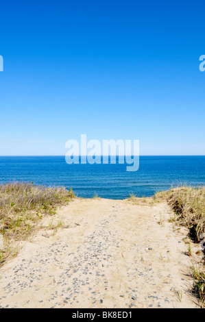 Fin de la route sur l'océan, plage falaise sur Cape Cod National Seashore, Nauset Light Beach, Eastham USA Banque D'Images