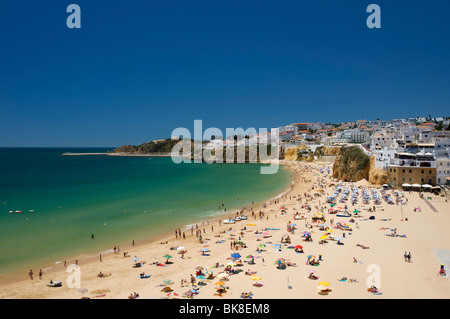 Plage à Albufeira, Algarve, Portugal, Europe Banque D'Images