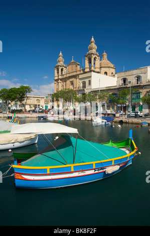 Des bateaux de pêche à Msida Creek à La Valette, Malte, Europe Banque D'Images