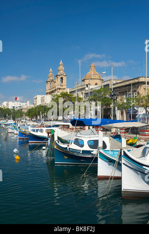 Des bateaux de pêche à Msida Creek à La Valette, Malte, Europe Banque D'Images