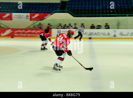 Match de hockey de l'Abu Dhabi Scorpions contre l'équipe nationale des Émirats arabes unis dans le stade de hockey sur glace, glace rin Banque D'Images