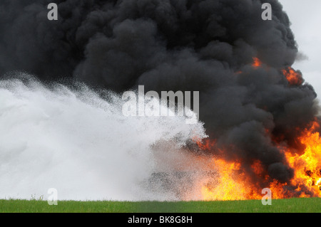 Exercice de la brigade d'incendie de l'aéroport à l'aéroport de Stuttgart, Bade-Wurtemberg, Allemagne, Europe Banque D'Images