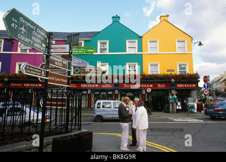 Scène de rue à Kenmare, comté de Kerry, en Irlande, en septembre 2009 Banque D'Images