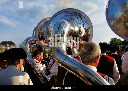 Joueur de tuba à Zurich le Sechselaeuten, fête traditionnelle annuelle, à Zurich, Suisse, Europe Banque D'Images