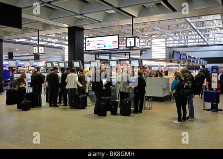 Salle d'enregistrement, l'aéroport de Zurich, Switzerland, Europe Banque D'Images