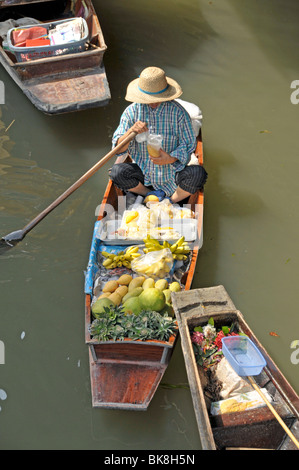 Marché flottant de Damnoen Saduak, au sud-ouest de Bangkok, Thailande, Asie Banque D'Images