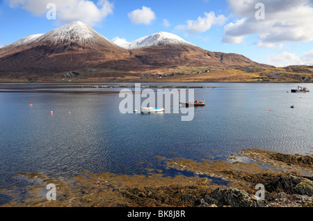 Vue sur le Loch Slapin, à la montagne Beinn Dearg Mhor & Beinn na Caillich, Isle of Skye Banque D'Images