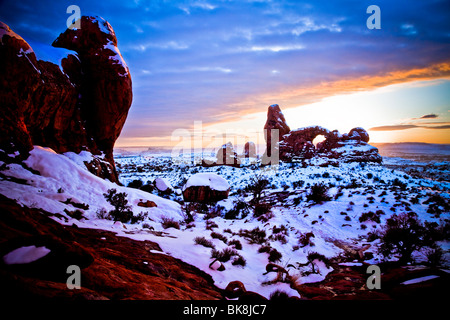 Au cours d'un passage de tourelle coucher du soleil d'hiver à Arches National Park près de Moab, Utah. Banque D'Images