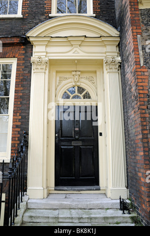 La porte de la chambre des maîtres de l'hôpital de Sutton dans Charterhouse Square London England UK Banque D'Images