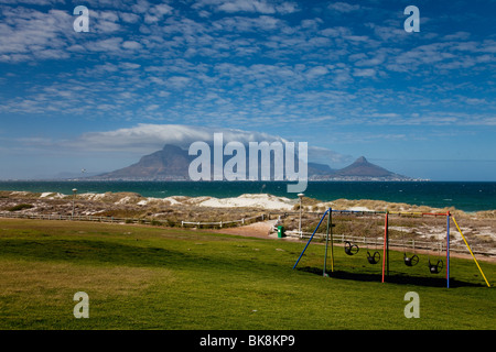 Vue panoramique sur la plage de Blouberg à la Table Mountain à Cape Town, Afrique du Sud Banque D'Images