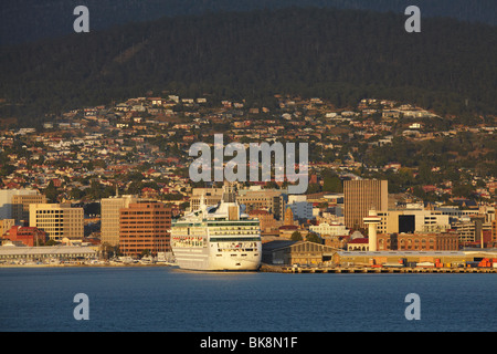 Rhapsody of the Seas bateau de croisière, Sullivans Cove, Hobart, Tasmanie, Australie Banque D'Images