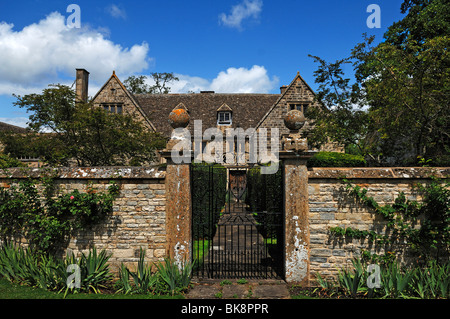 Porte d'entrée d'un vieux manoir, Armscote, Warwickshire, Angleterre, Royaume-Uni, Europe Banque D'Images