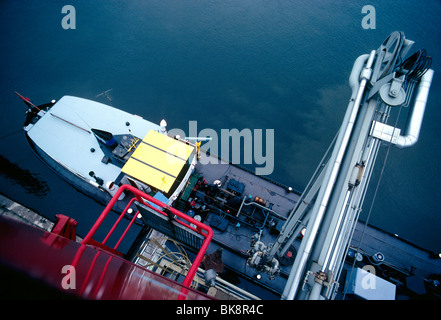 L'huile de vidange à partir d'un pétrolier, Hambourg, Allemagne Banque D'Images