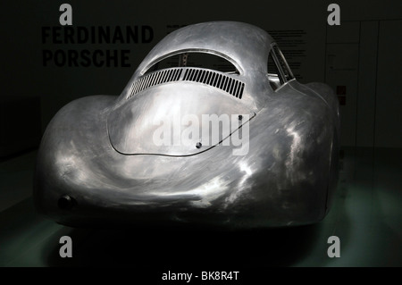 Type Porsche 64, construit en 1939, nouveau Musée Porsche, 2009, Stuttgart, Bade-Wurtemberg, Allemagne, Europe Banque D'Images