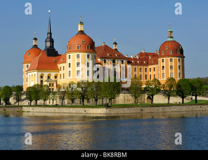 Château de Moritzburg Baroque, chapelle du château, la tour Amtsturm Jaegerturm et tour, Dresde, État libre de Saxe, Allemagne, Europe Banque D'Images