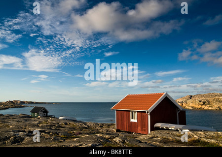 Maisons bois dans Smoegen sur la côte ouest de la Suède, Scandinavie, Europe Banque D'Images