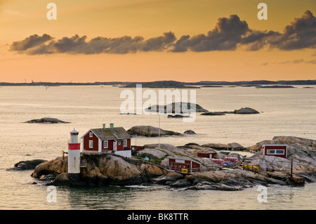 L'île de l'archipel avec phare près de Göteborg, en Suède, Scandinavie, Europe Banque D'Images